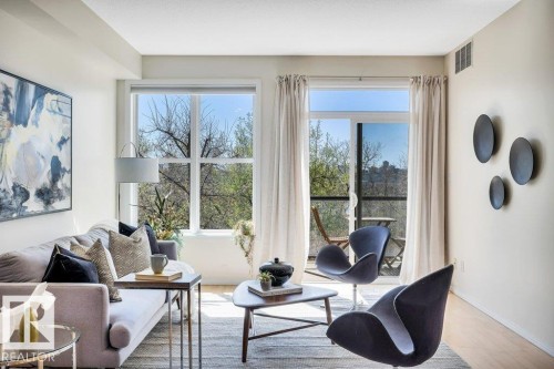 214 9507 101 Avenue, Edmonton, AB - Indoor Photo Showing Living Room