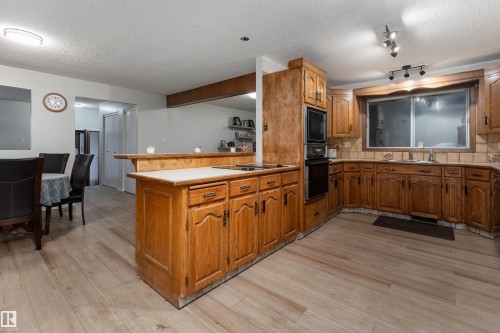 11020 171 Avenue, Edmonton, AB - Indoor Photo Showing Kitchen