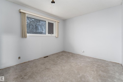 11020 171 Avenue, Edmonton, AB - Indoor Photo Showing Other Room