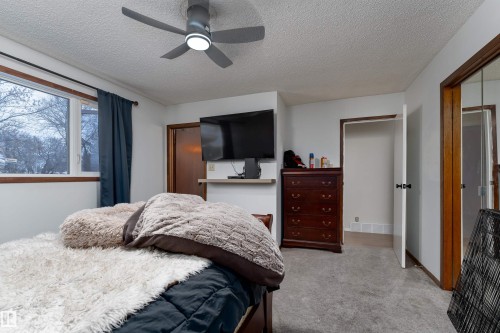 11020 171 Avenue, Edmonton, AB - Indoor Photo Showing Bedroom