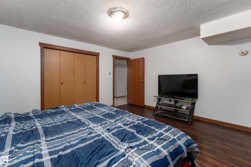 11020 171 Avenue, Edmonton, AB - Indoor Photo Showing Bedroom
