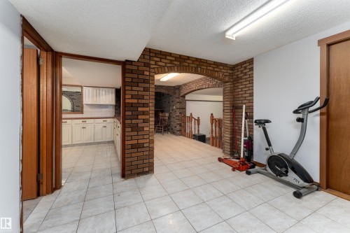 11020 171 Avenue, Edmonton, AB - Indoor