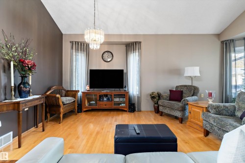 6562 158 Avenue, Edmonton, AB - Indoor Photo Showing Living Room