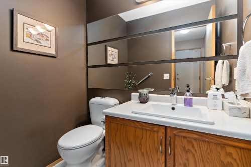6562 158 Avenue, Edmonton, AB - Indoor Photo Showing Bathroom