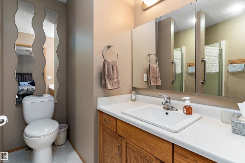 6562 158 Avenue, Edmonton, AB - Indoor Photo Showing Bathroom