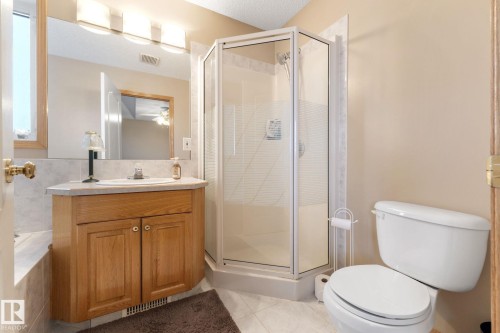 6807 163 Avenue, Edmonton, AB - Indoor Photo Showing Bathroom