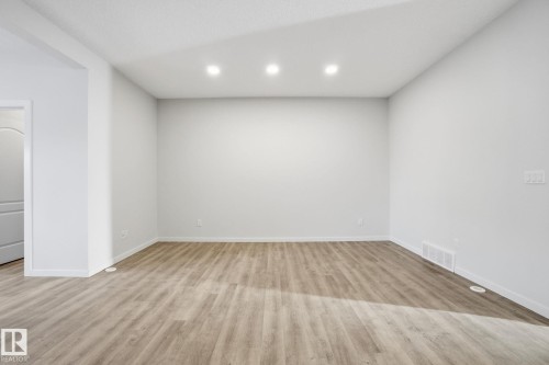 2479 Kelly Circle, Edmonton, AB - Indoor Photo Showing Other Room