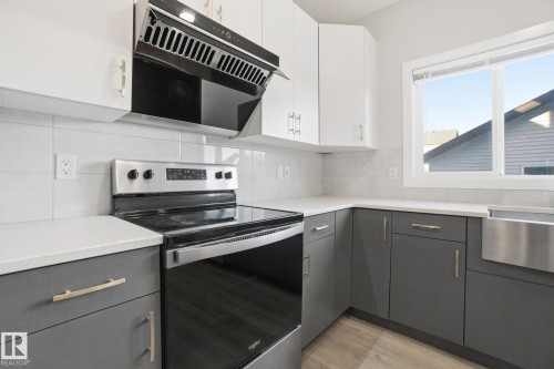 2479 Kelly Circle, Edmonton, AB - Indoor Photo Showing Kitchen