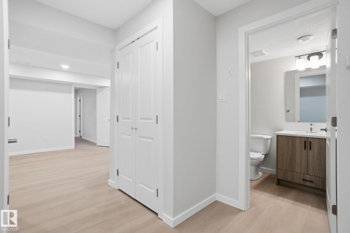 2479 Kelly Circle, Edmonton, AB - Indoor