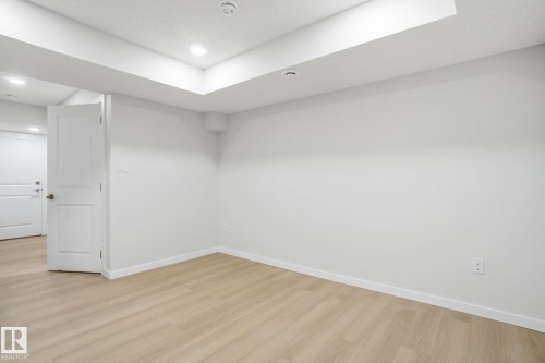 2479 Kelly Circle, Edmonton, AB - Indoor Photo Showing Other Room