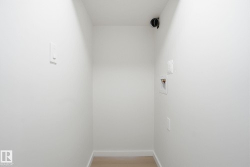 2479 Kelly Circle, Edmonton, AB - Indoor Photo Showing Other Room