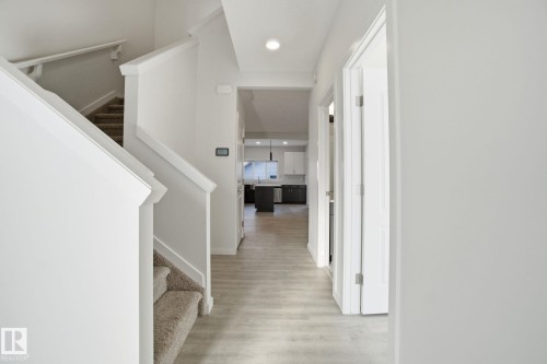 2479 Kelly Circle, Edmonton, AB - Indoor Photo Showing Other Room