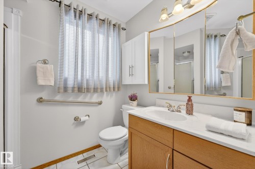 3455 Hill View Crescent, Edmonton, AB - Indoor Photo Showing Bathroom
