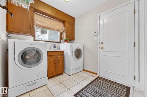 3455 Hill View Crescent, Edmonton, AB - Indoor Photo Showing Laundry Room
