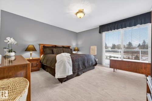 3455 Hill View Crescent, Edmonton, AB - Indoor Photo Showing Bedroom