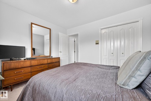 3455 Hill View Crescent, Edmonton, AB - Indoor Photo Showing Bedroom