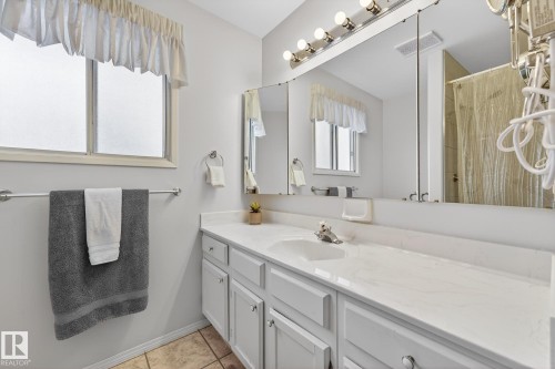 3455 Hill View Crescent, Edmonton, AB - Indoor Photo Showing Bathroom