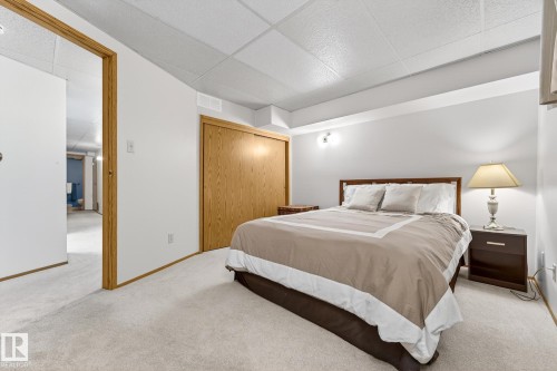 3455 Hill View Crescent, Edmonton, AB - Indoor Photo Showing Bedroom