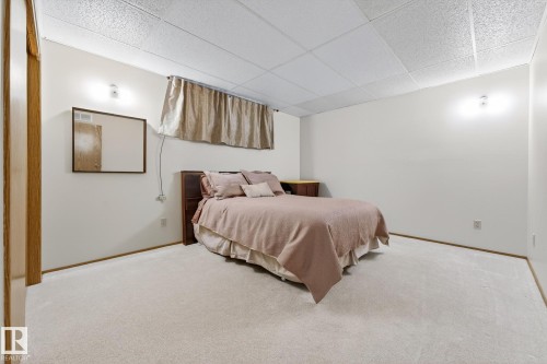 3455 Hill View Crescent, Edmonton, AB - Indoor Photo Showing Bedroom