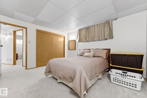 3455 Hill View Crescent, Edmonton, AB - Indoor Photo Showing Bedroom