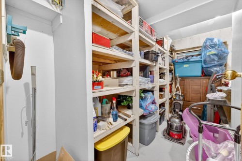 3455 Hill View Crescent, Edmonton, AB - Indoor With Storage