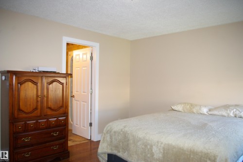 168 Warwick Road, Edmonton, AB - Indoor Photo Showing Bedroom