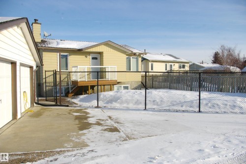 View of yard with a residential view - 168 Warwick Road, Edmonton, AB - Outdoor With Deck Patio Veranda With Exterior