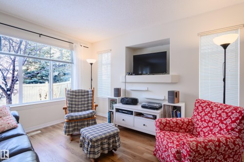 44 30 Levasseur Road, St. Albert, AB - Indoor Photo Showing Living Room