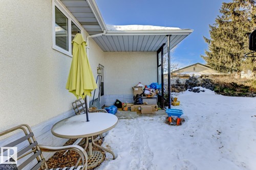 View of snow covered patio - 11516 152A Avenue, Edmonton, AB - Outdoor