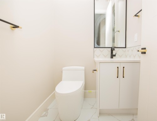 9127 143 Street, Edmonton, AB - Indoor Photo Showing Bathroom