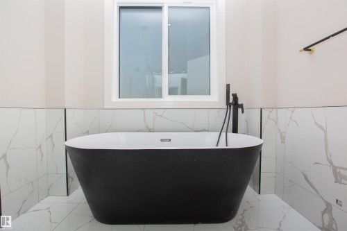 9127 143 Street, Edmonton, AB - Indoor Photo Showing Bathroom