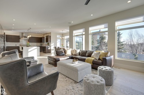 805 Drysdale Run Run, Edmonton, AB - Indoor Photo Showing Living Room