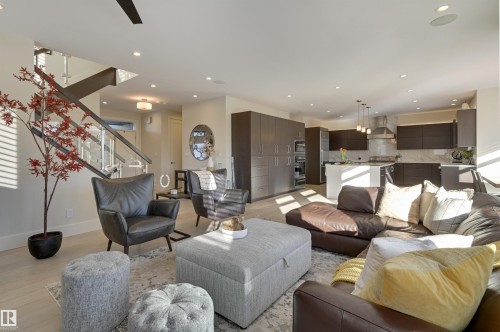 805 Drysdale Run Run, Edmonton, AB - Indoor Photo Showing Living Room