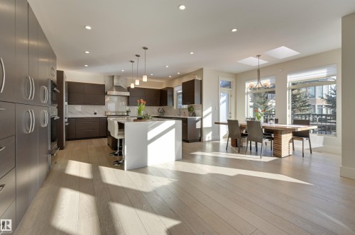 805 Drysdale Run Run, Edmonton, AB - Indoor Photo Showing Kitchen With Upgraded Kitchen