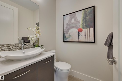 805 Drysdale Run Run, Edmonton, AB - Indoor Photo Showing Bathroom