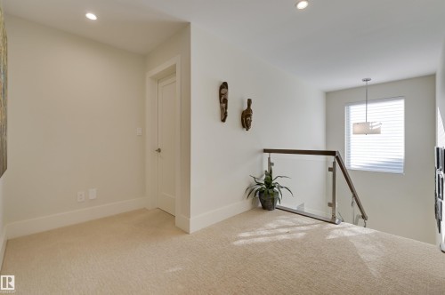 805 Drysdale Run Run, Edmonton, AB - Indoor Photo Showing Other Room