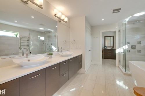 805 Drysdale Run Run, Edmonton, AB - Indoor Photo Showing Bathroom