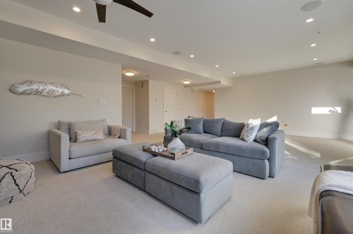805 Drysdale Run Run, Edmonton, AB - Indoor Photo Showing Living Room