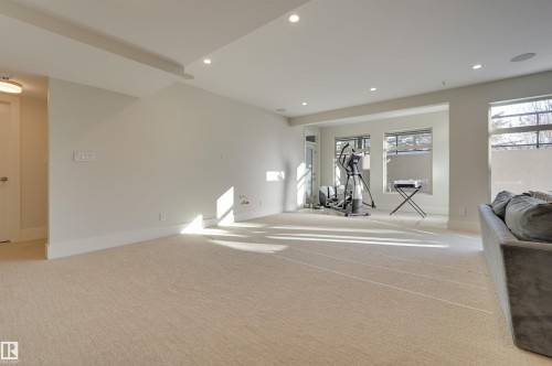 805 Drysdale Run Run, Edmonton, AB - Indoor Photo Showing Other Room