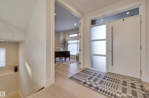 805 Drysdale Run Run, Edmonton, AB - Indoor Photo Showing Other Room