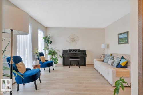 4240 38 Street Nw, Edmonton, AB - Indoor Photo Showing Living Room