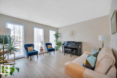 4240 38 Street Nw, Edmonton, AB - Indoor Photo Showing Living Room