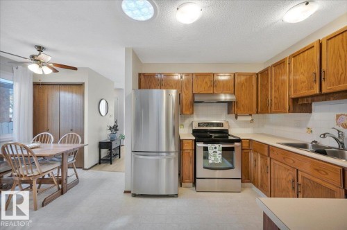 4240 38 Street Nw, Edmonton, AB - Indoor Photo Showing Kitchen