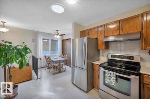 4240 38 Street Nw, Edmonton, AB - Indoor Photo Showing Kitchen