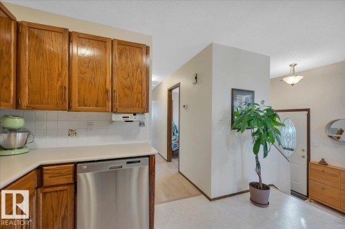 4240 38 Street Nw, Edmonton, AB - Indoor Photo Showing Kitchen