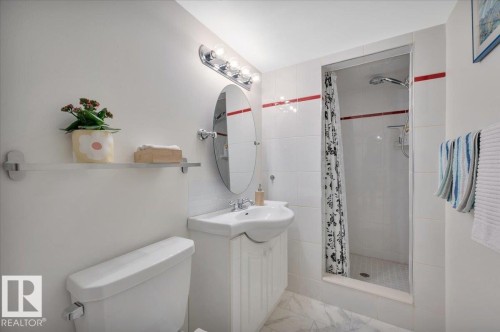 4240 38 Street Nw, Edmonton, AB - Indoor Photo Showing Bathroom