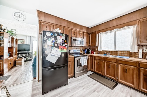 10220 166 Avenue, Edmonton, AB - Indoor Photo Showing Kitchen With Double Sink