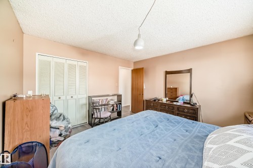 10220 166 Avenue, Edmonton, AB - Indoor Photo Showing Bedroom