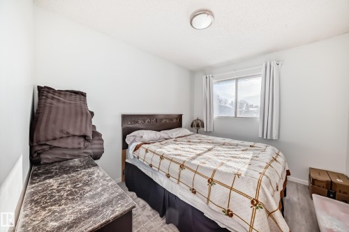 10220 166 Avenue, Edmonton, AB - Indoor Photo Showing Bedroom