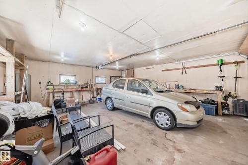 10220 166 Avenue, Edmonton, AB - Indoor Photo Showing Garage